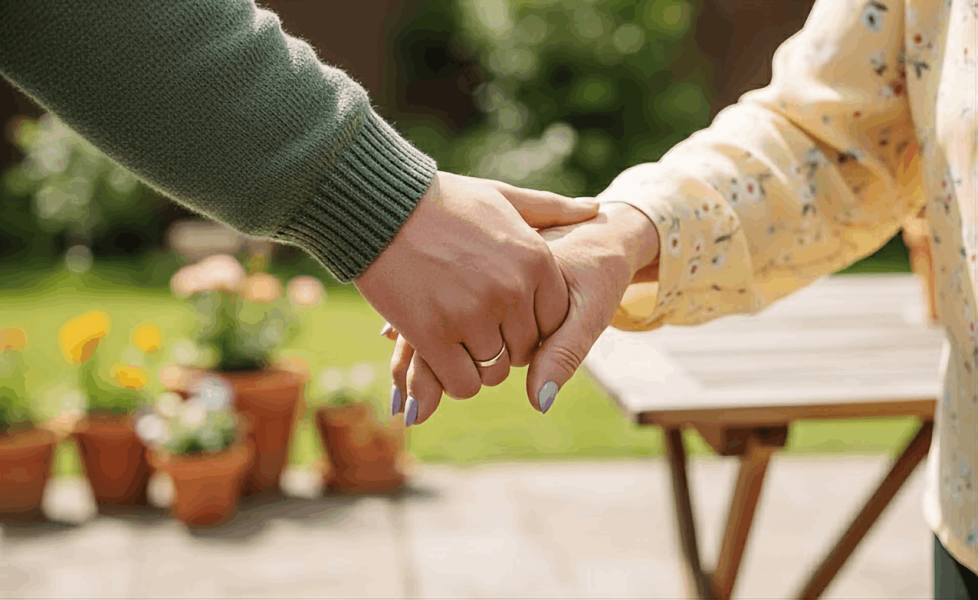 holding_hands