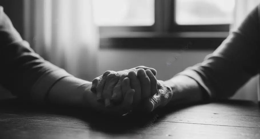 Hands holding