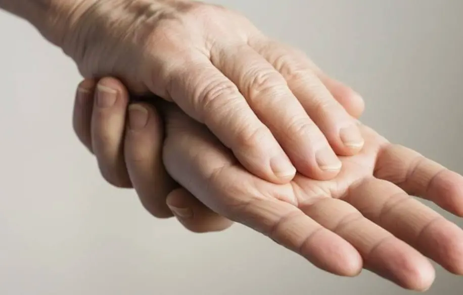 Hands holding